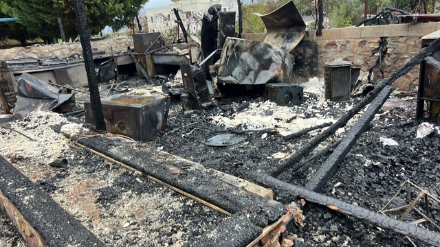 Bozcaada'da çıkan yangında otel kullanılamaz hale geldi