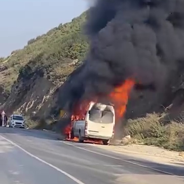 Alevlere teslim olan minibüs kullanılmaz hale geldi