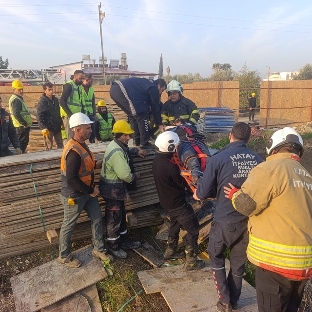 Çalıştığı esnada rahatsızlanan kule vinç operatörü operasyonla kurtarıldı