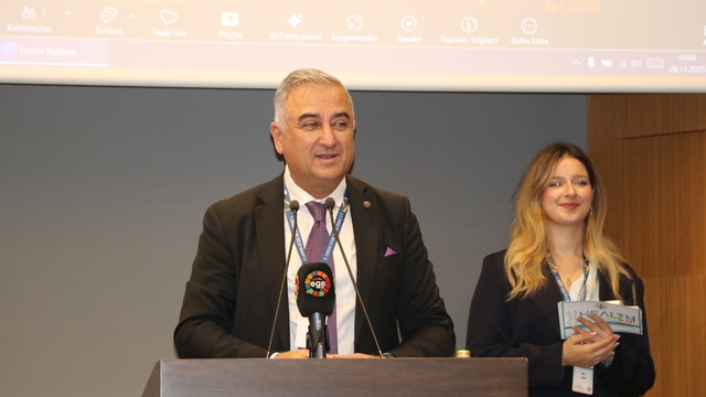 Sağlıktaki yapay zeka gelişmeleri İzmir'deki zirvede değerlendirildi