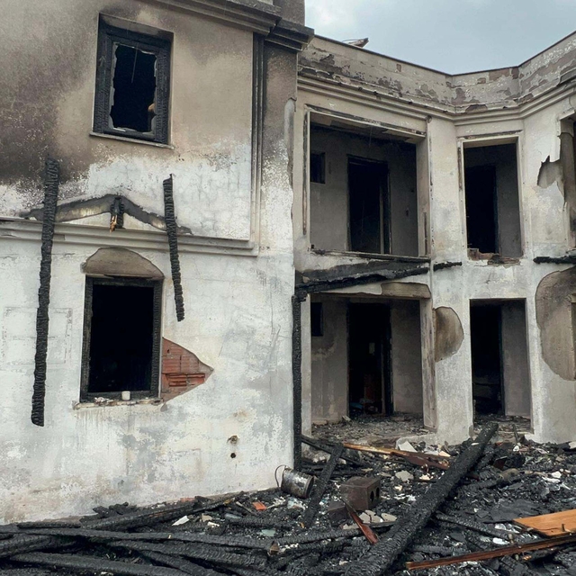 Bozcaada'da otelde çıkan yangın söndürüldü; 1 köpek öldü