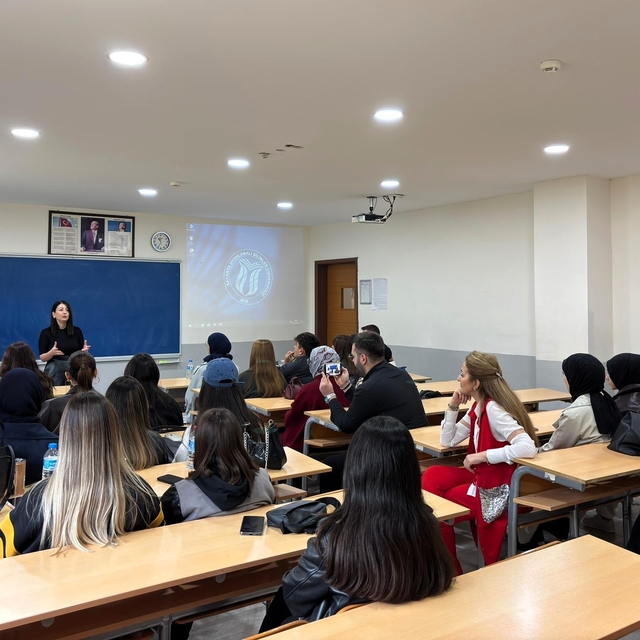 Reklamcılıkta analitik düşünmenin önemi SUBÜ'de konuşuldu