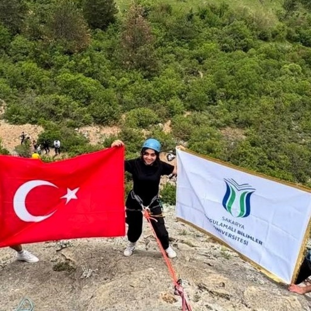 SUBÜ'nün 8 öğrenci topluluğuna ÜNİDES desteği