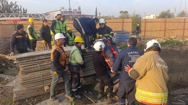 Çalıştığı esnada rahatsızlanan kule vinç operatörü operasyonla kurtarıldı