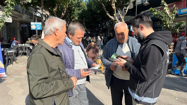 İncirliova'da polis ekipleri vatandaşları uyuşturucuya karşı bilgilendirdi