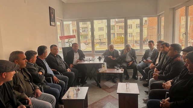 Mut Belediye Başkanı Murat Orhan muhtarlarla bir araya geldi