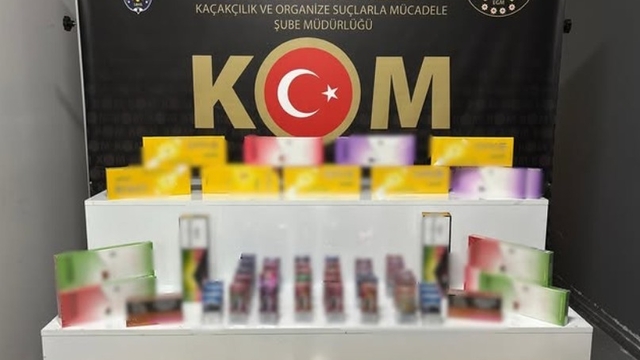 Isparta'da bir evde yapılan aramada çok sayıda kaçak sigara ve elektronik sigara ele geçirildi