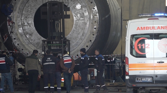 Fabrikada iş kazası: 3 tonluk sacın altında kalan 2 işçi öldü