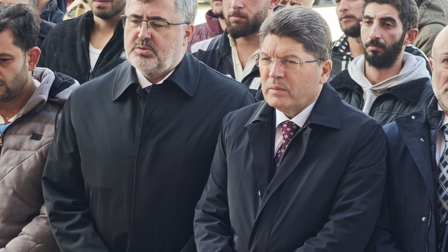Bakan Tunç vefat eden vatandaşların cenaze törenlerine katıldı