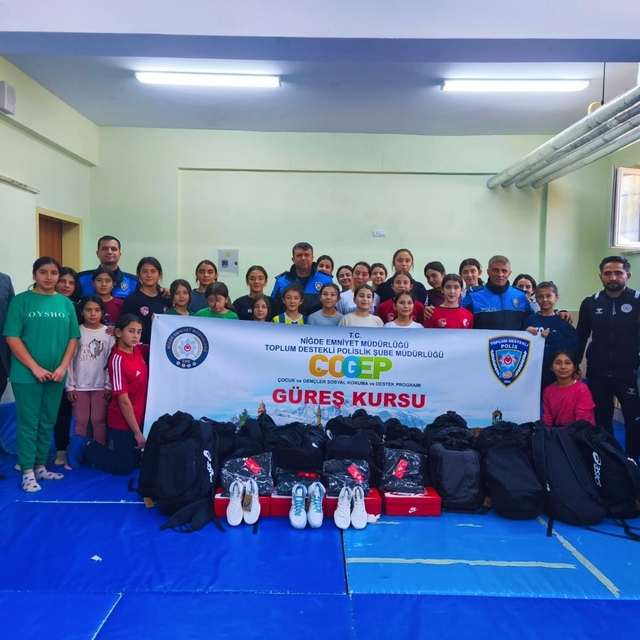 'Niğde Gençlerine Sahip Çıkıyor' projesi kapsamında spor etkinlikleri düzen...