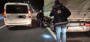 Düzensiz göçmenlere sahte pasaport temin eden şüpheli yakalandı