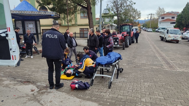 Çanakkale'de otomobile çarpan motosikletli yaralandı