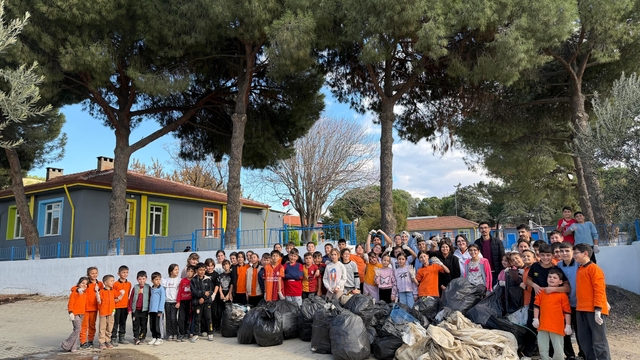 Çavuşlar'da öğrencilerden örnek çevre temizliği etkinliği