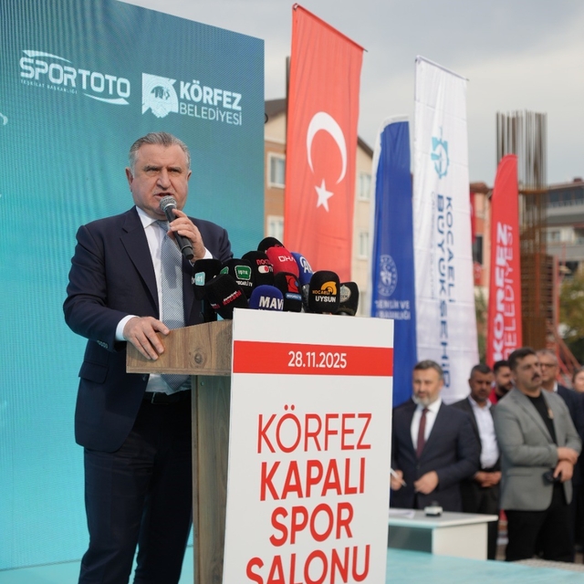 Bakan Bak: "Türkiye şu anda spor tesisi devrimi yaşıyor"
Körfez'e 238 milyo...