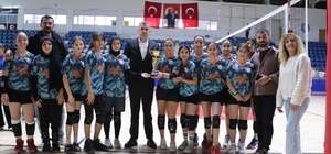 Hakkari'de Yıldız Kızlar Voleybol İl Birinciliği sona erdi