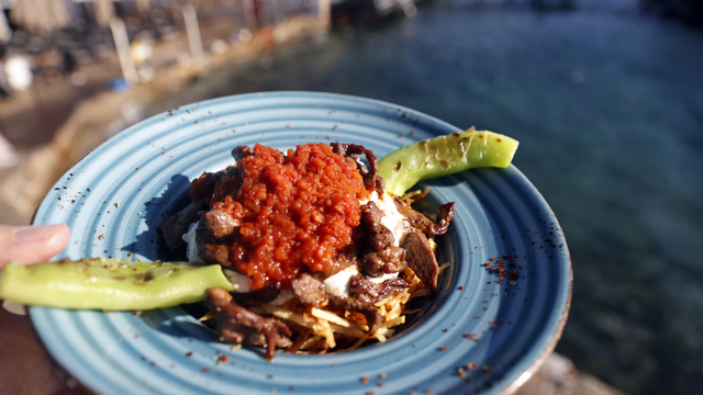 Bodrum'un tescilli çökertme kebabı gastronomi listesindeki sırasıyla da lezzetini kanıtladı