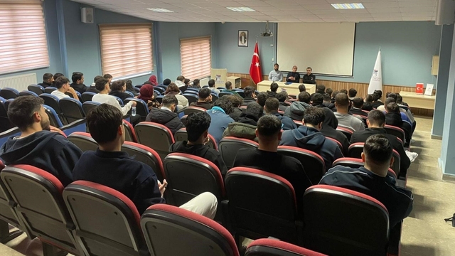 Yenice MYO'da iş hayatına yönelik seminer gerçekleştirildi
