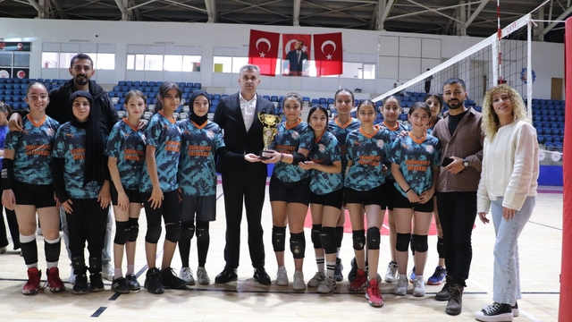 Hakkari'de Yıldız Kızlar Voleybol İl Birinciliği sona erdi