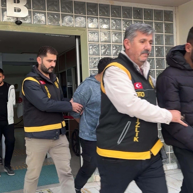 Aydın merkezli 3 ilde otomobil satışı dolandırıcılığı: 7 tutuklama (2)