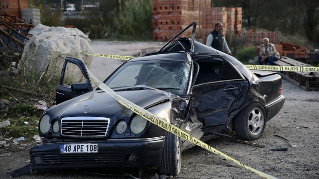 Muğla'da park halindeki araca çarpan otomobilin sürücüsü öldü
