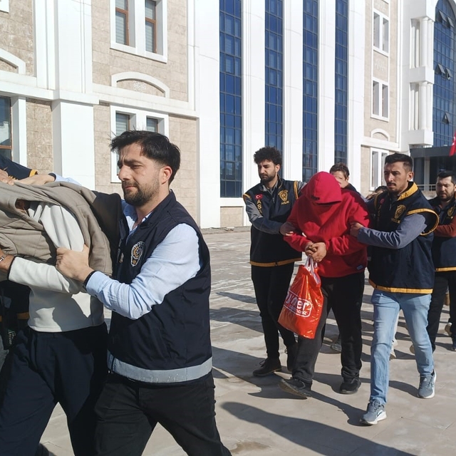 Masaj salonlarına fuhuş operasyonunda 6 kişi tutuklandı