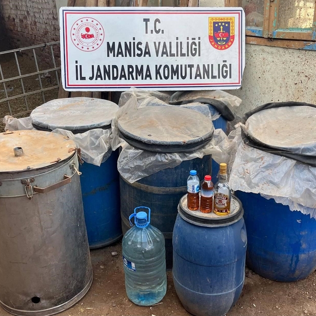 Manisa'da 82 litre sahte içki ele geçirildi