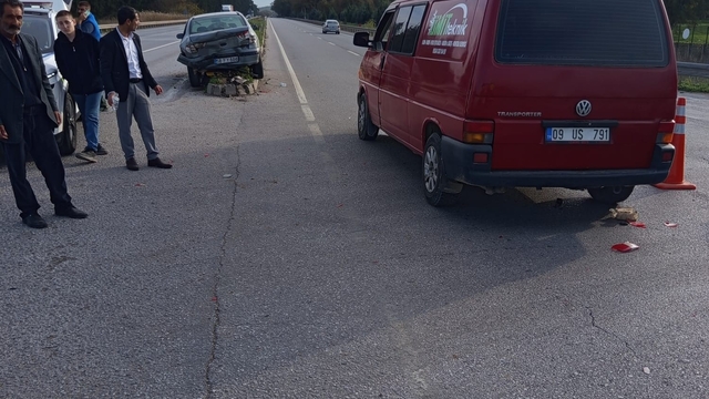 Karacabey'de iki otomobil çarpıştı: 2 yaralı