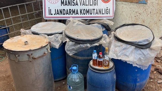 Manisa'da 82 litre sahte içki ele geçirildi