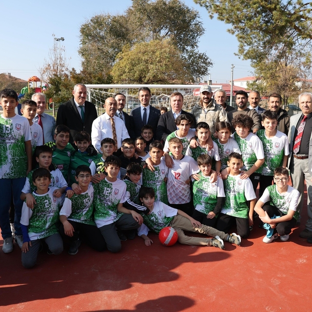 Erzincan'da 101 okulun bahçesine kauçuk zemin yapıldı