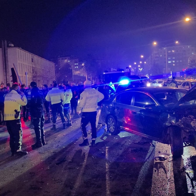 Polisten kaçarken kaza yaptı: 3 yaralı