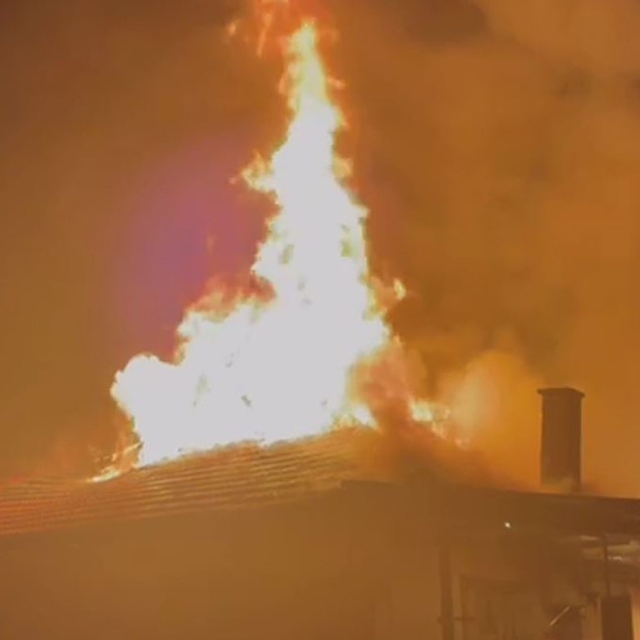 Kula'da gece saatlerinde yangın paniği
Tek katlı müstakil ev küle döndü; 2...