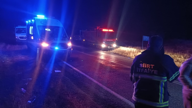 Siirt'te devrilen midibüsteki 15 işçi yaralandı