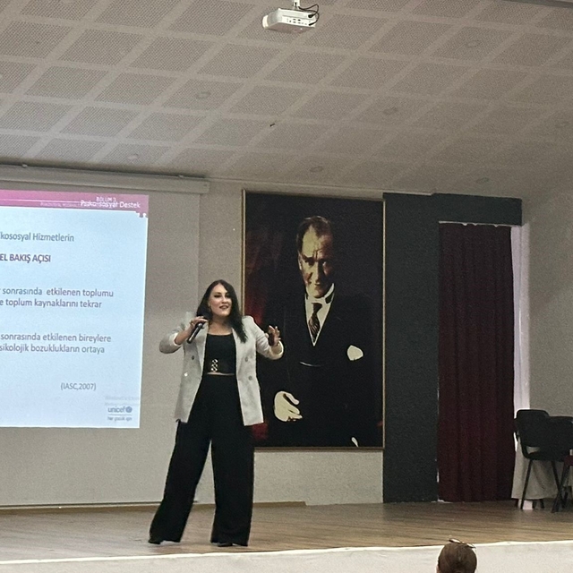 Rehber öğretmenlere afet ve acil durumlarda psikososyal destek hakkında eği...