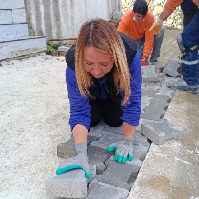 Başkan Tekin'den sahada örnek çalışma