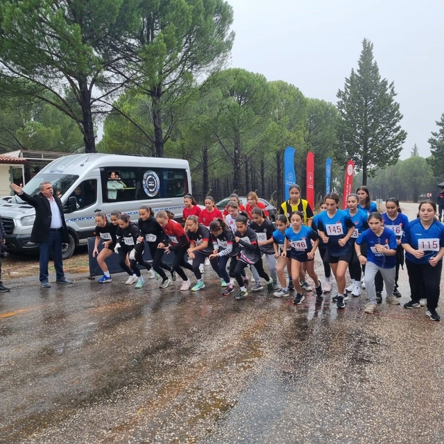 Okul sporları kros il birinciliğinde 130 sporcu ter döktü