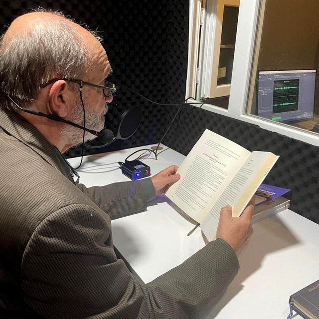 Muratpaşa'da yazar ve şairler gönüllü okuyucu oldu