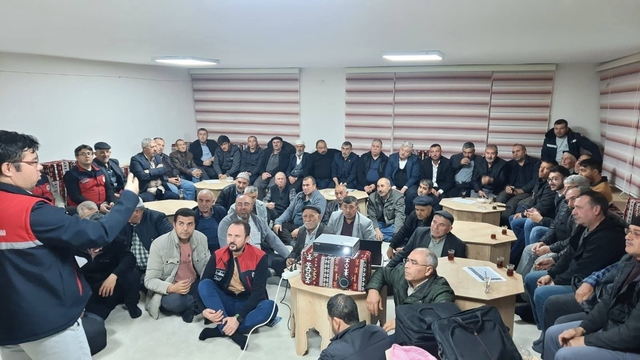 Çiftçi bilgilendirme toplantıları sürüyor