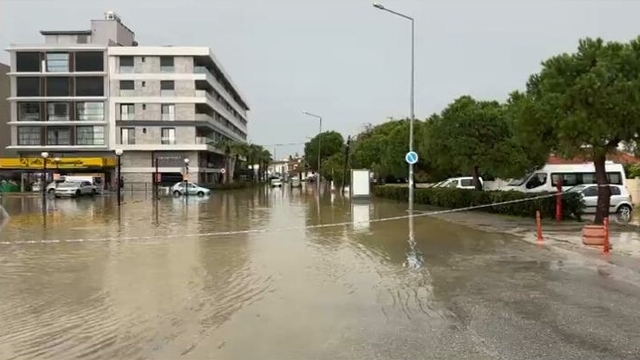 İzmir'de sağanak etkili oldu (3)