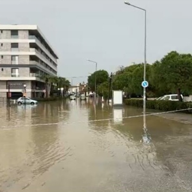 İzmir'de sağanak etkili oldu (3)