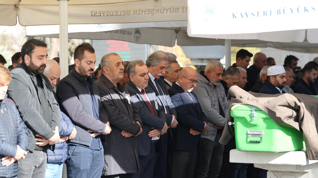 Vefat eden Öğretim Üyesi Prof. Dr. Uzmay için ERÜ'de tören düzenlendi