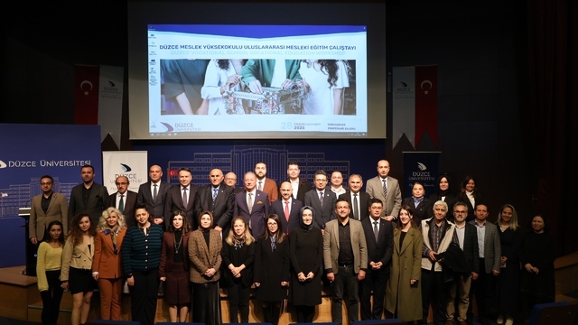 Rektör Sözbir: "Düzce Üniversitesi'nde 3+1 eğitim modeline geçtik"
Düzce Üniversitesi'nde "Düzce Meslek Yüksekokulu Mesleki Eğitim Çalıştayı" gerçekleştirildi