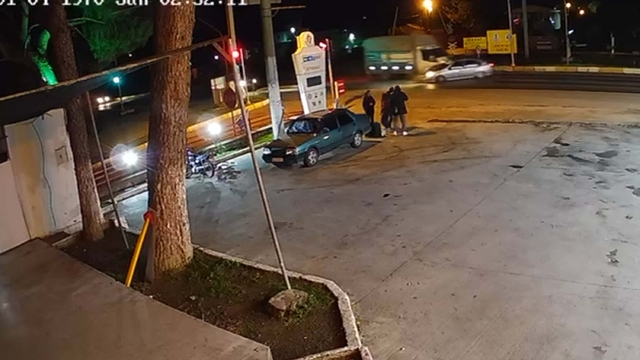 Otomobil ile kamyonet çarpıştı: 1 ölü, 2 yaralı (2)