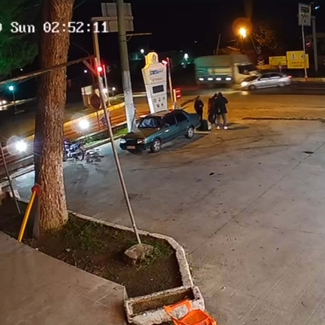 Otomobil ile kamyonet çarpıştı: 1 ölü, 2 yaralı (2)