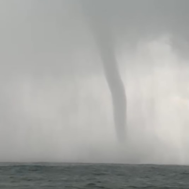 Marmaris'te denizde hortum oluştu