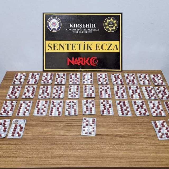 Kırşehir'de uyuşturucu operasyonu: 527 adet sentetik hap ele geçirildi