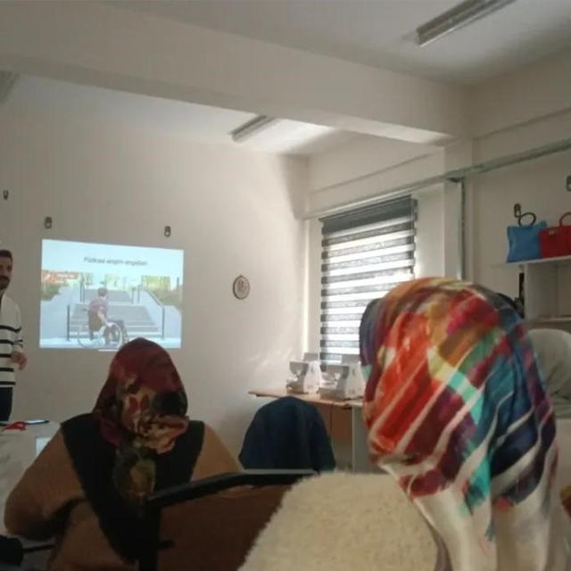 Engelli bireylere yönelik farkındalık semineri düzenlendi
