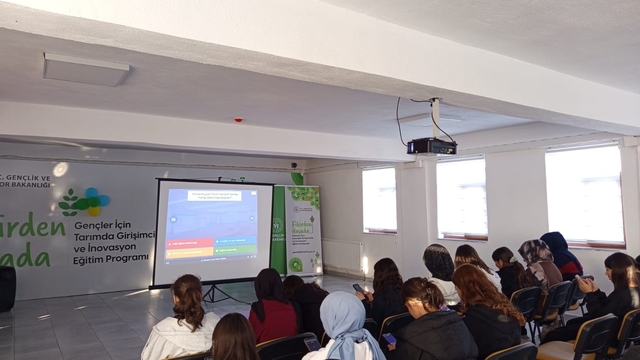 Karapınarlı gençler 'Hüyük Tarım Kampı'na katıldı