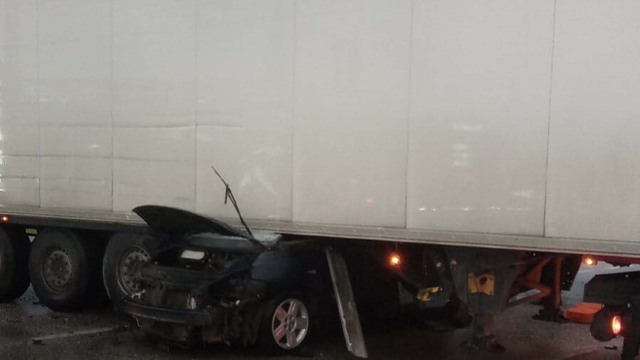 TIR ile çarpışan otomobilin sürücüsü ve eşi öldü