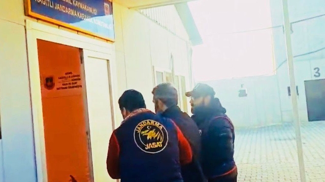 Diyarbakır'da 9 yıldır birçok suçtan aranan zanlı yakalanarak tutuklandı