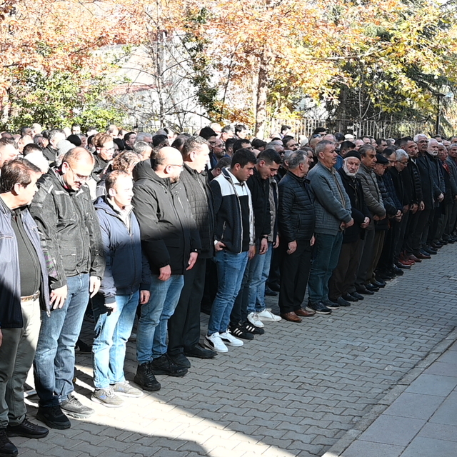 Kırıkkale'de sac levhanın altında kalıp ölen 2 işçi toprağa verildi